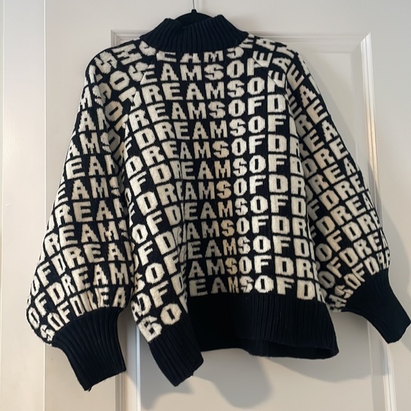 H&M DREAMS OF DREAMS sweater. - Picture 2 of 4